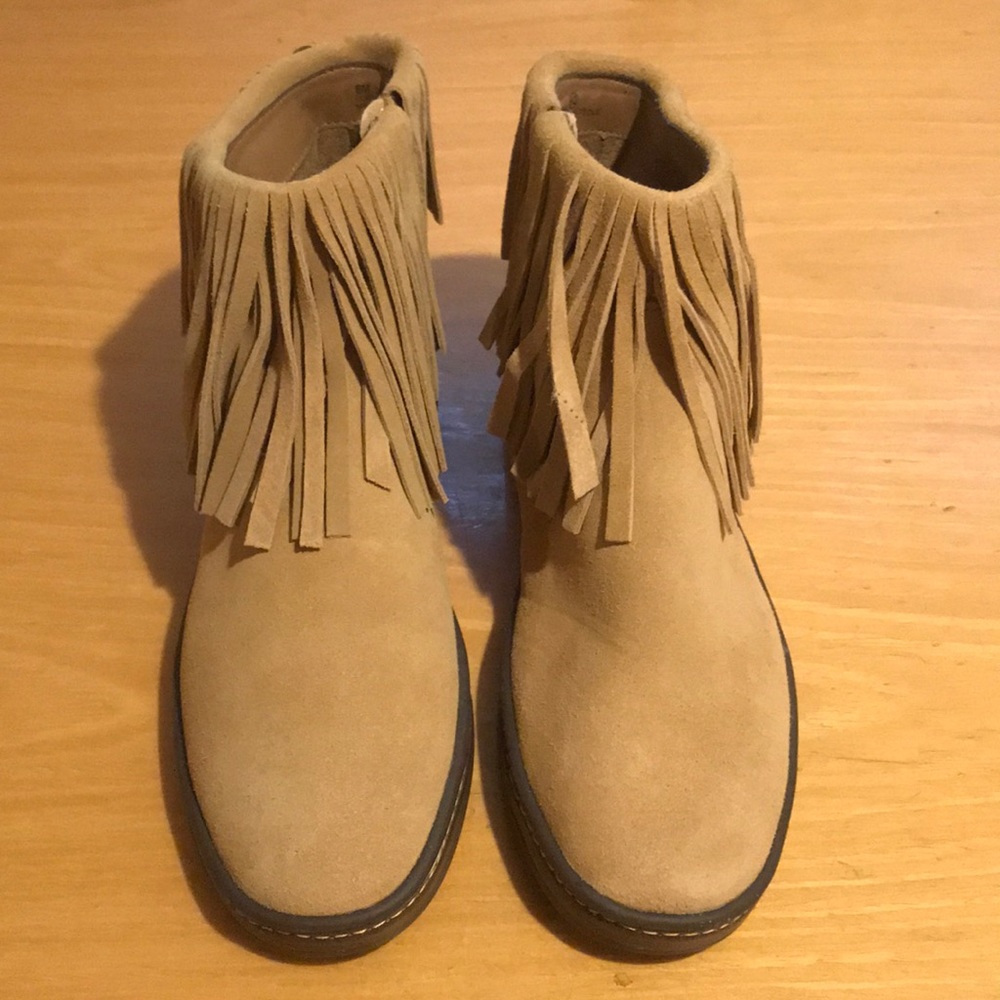 NEVER WORN BOOTIES
